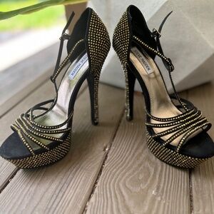 Steve Madden black velvet and gold platform heels size 9 1/2